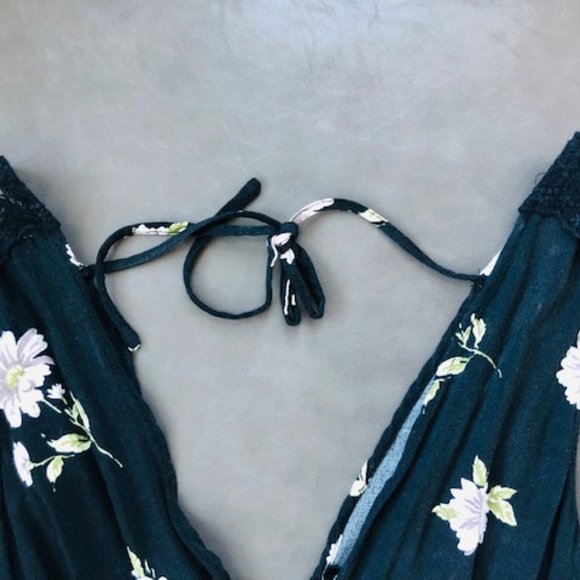 Forever 21 Black Daisy Romper X-Small - Picture 3 of 6